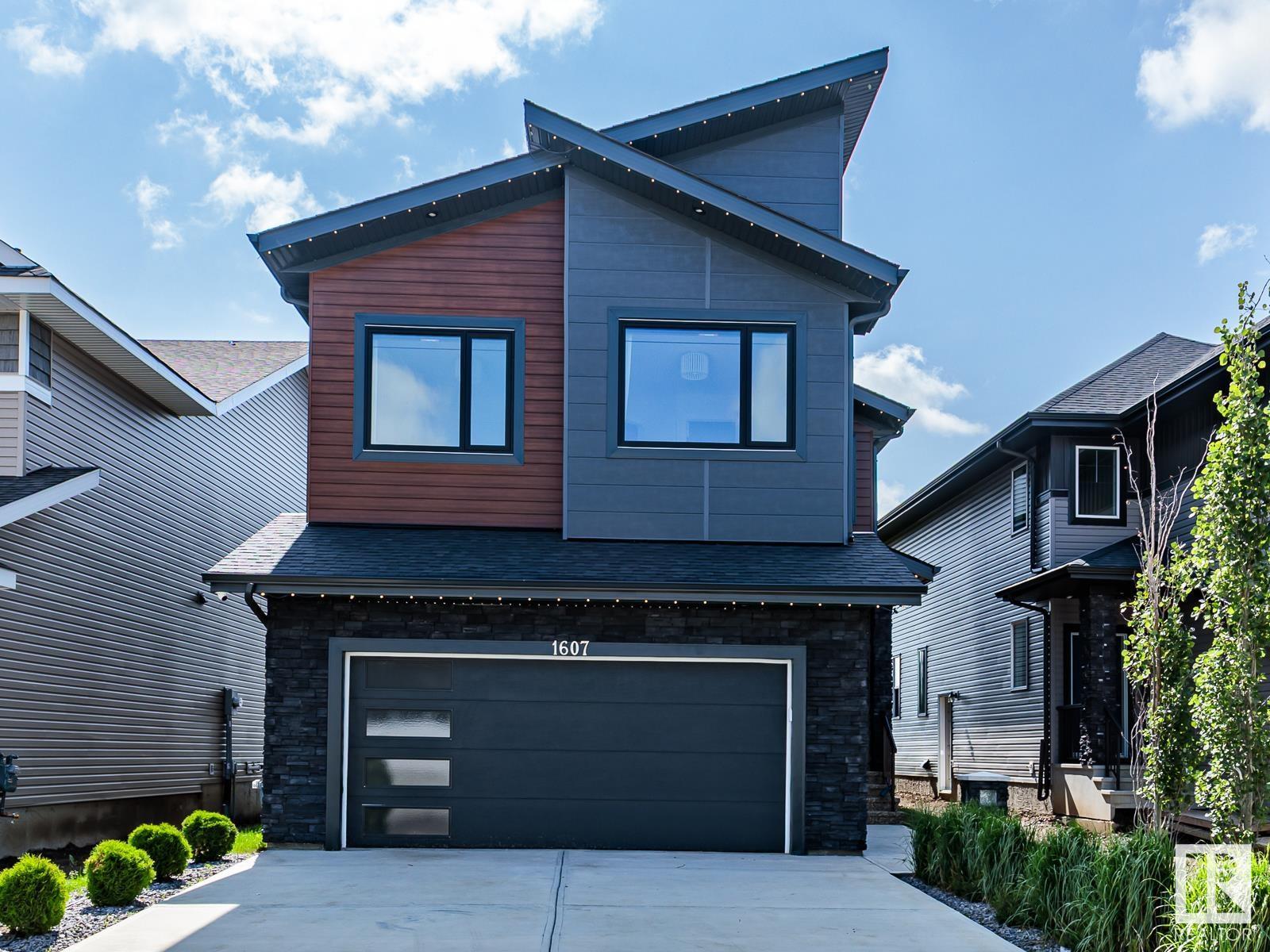 Photo 2 of 1607 157 St Sw, Edmonton AB