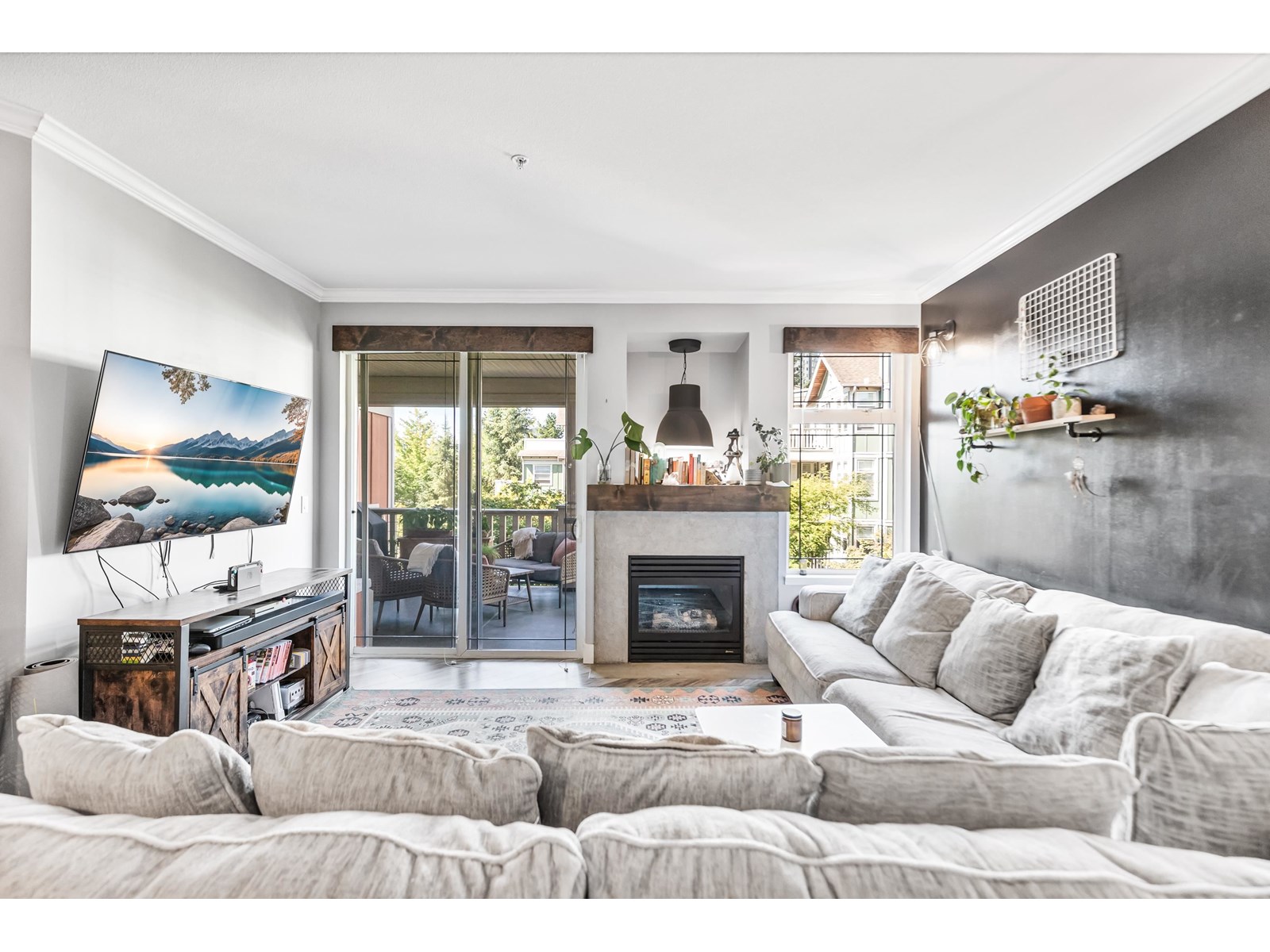 Photo 3 of 308 15368 16 A Avenue, Surrey BC