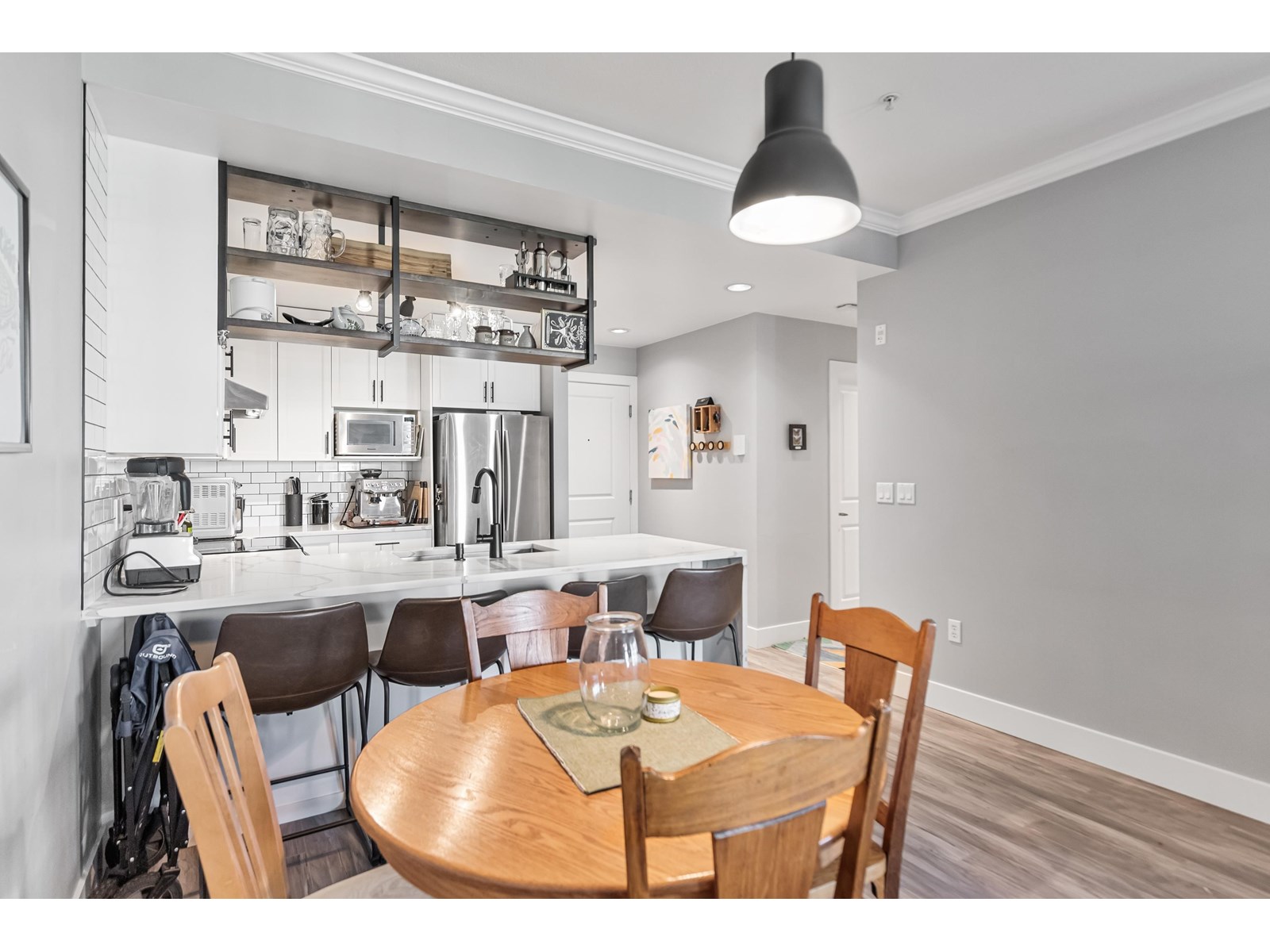 Photo 13 of 308 15368 16 A Avenue, Surrey BC