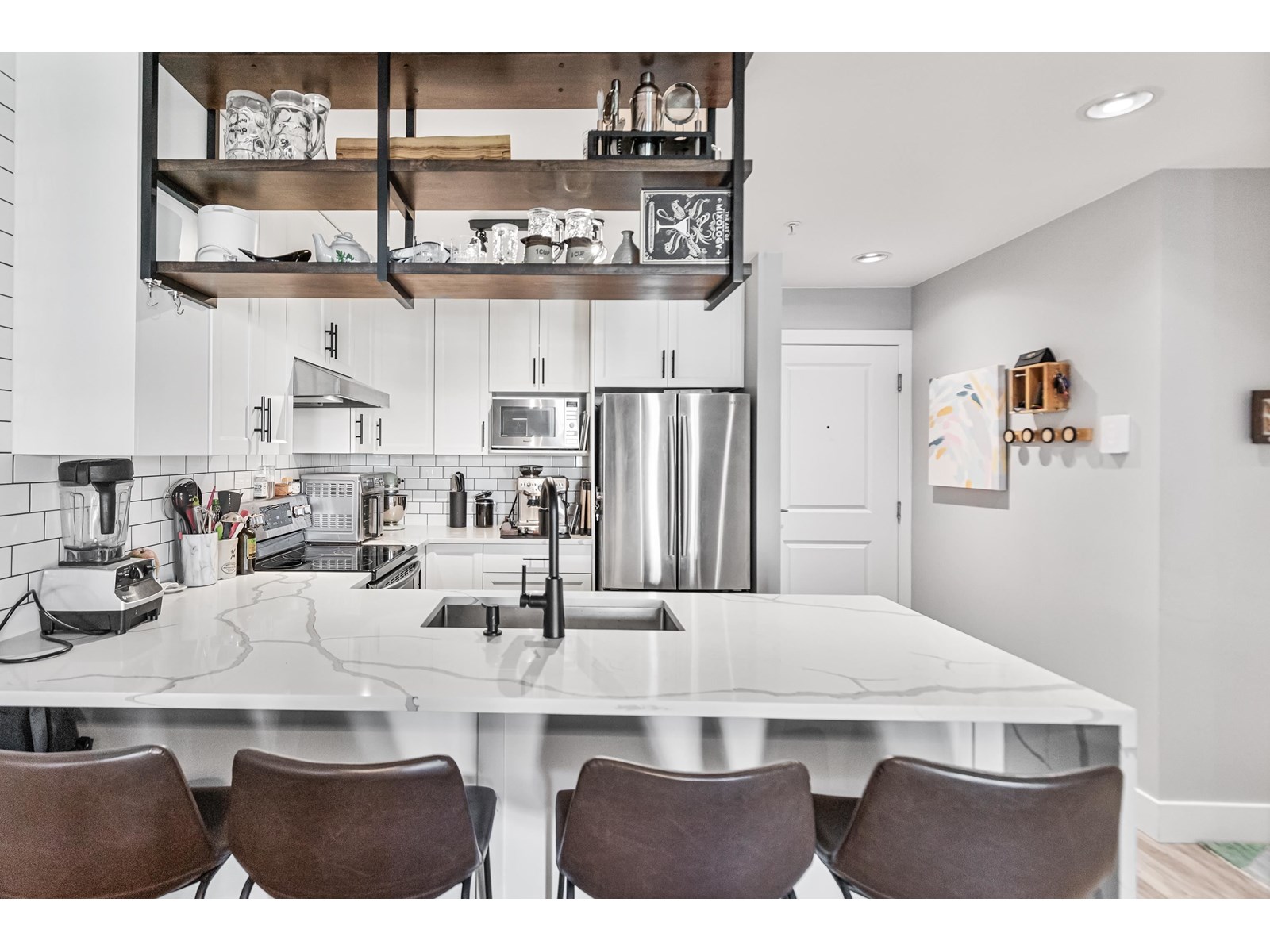 Photo 4 of 308 15368 16 A Avenue, Surrey BC