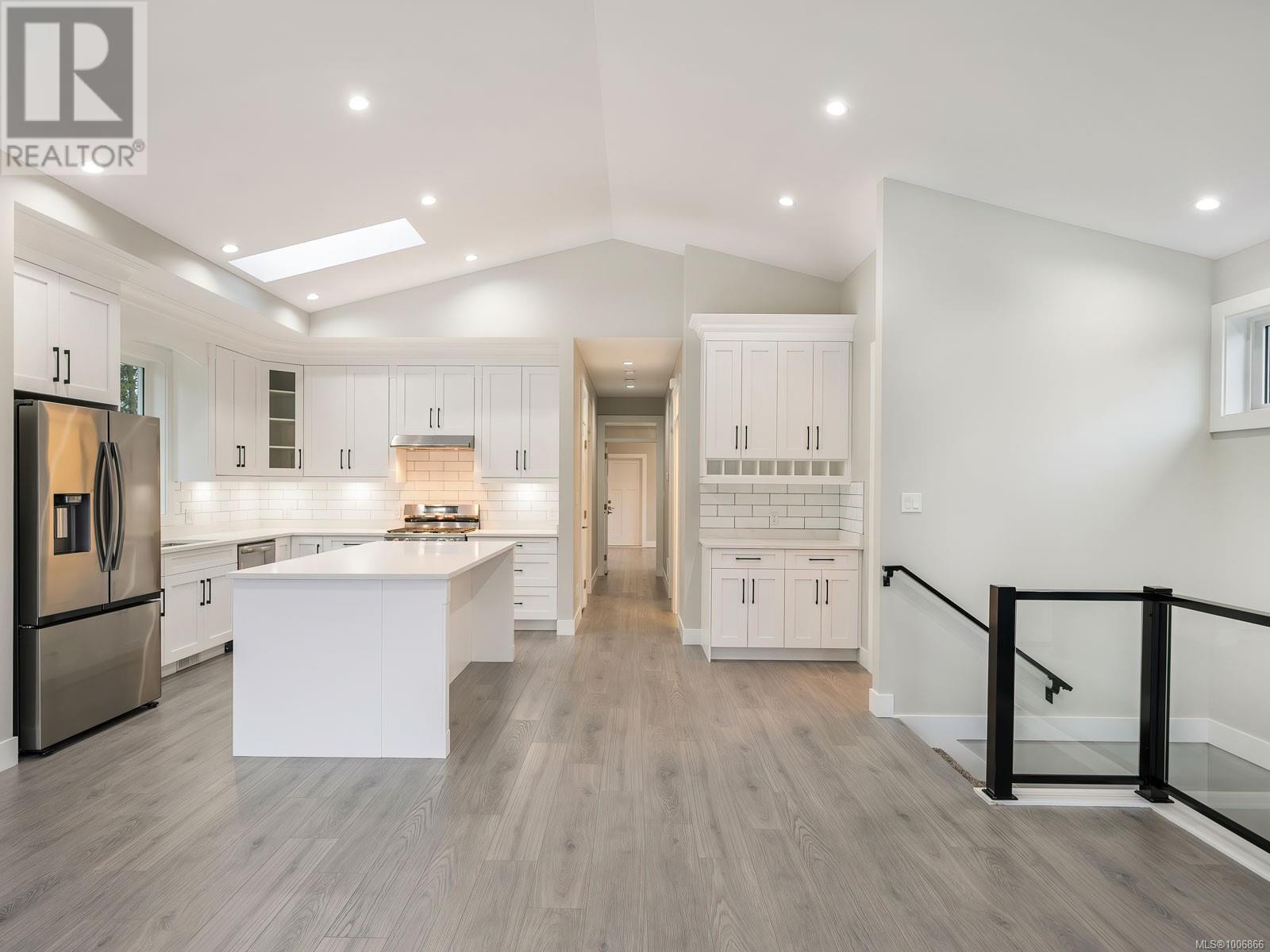 Photo 4 of 2393 Barclay Rd, Nanaimo BC