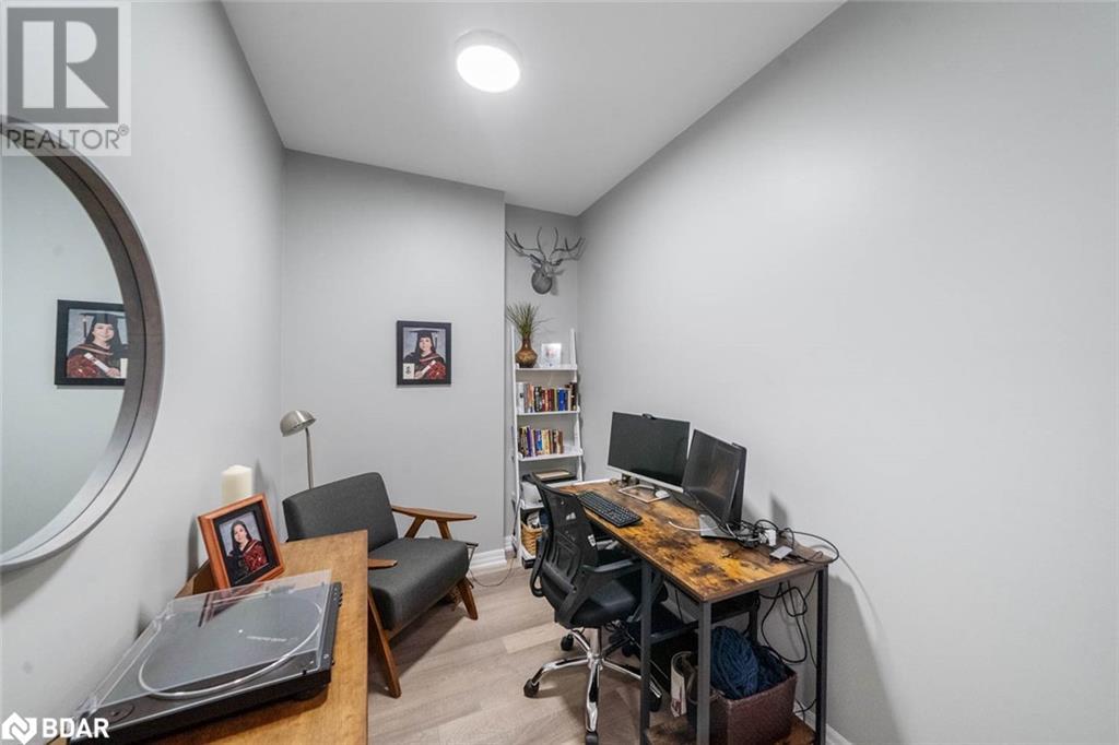 Photo 24 of 111 Worsley Street Unit 302, Barrie ON