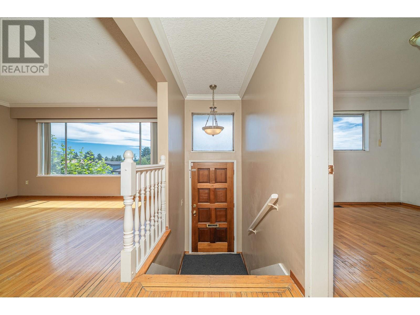 6651 LOCHDALE STREET, Burnaby