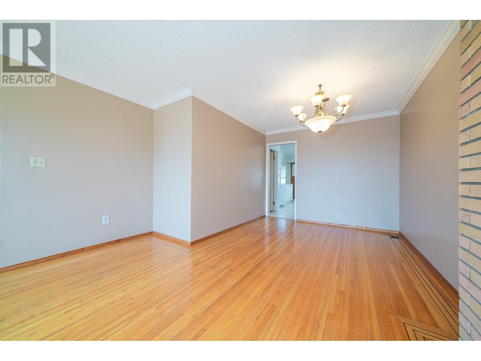 6651 LOCHDALE STREET, Burnaby