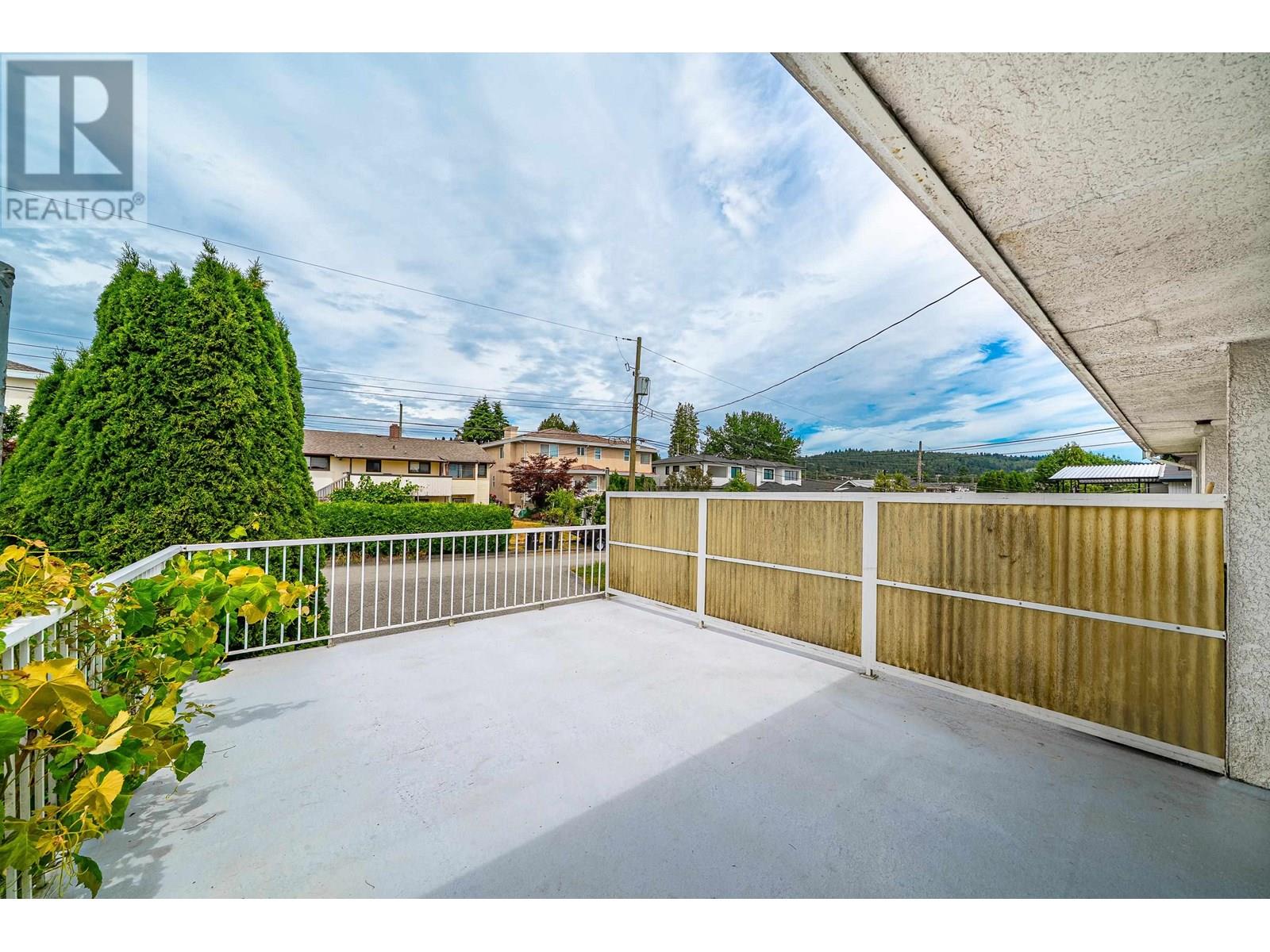 6651 LOCHDALE STREET, Burnaby