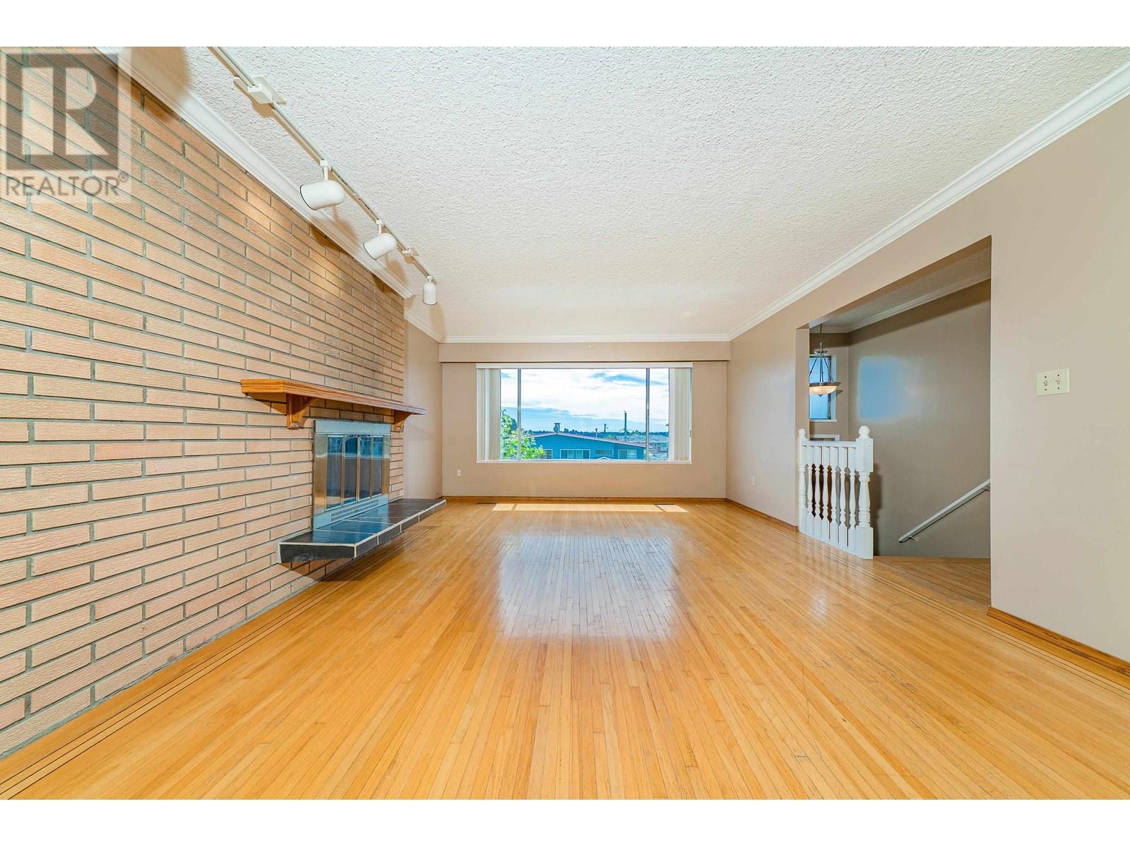 6651 LOCHDALE STREET, Burnaby