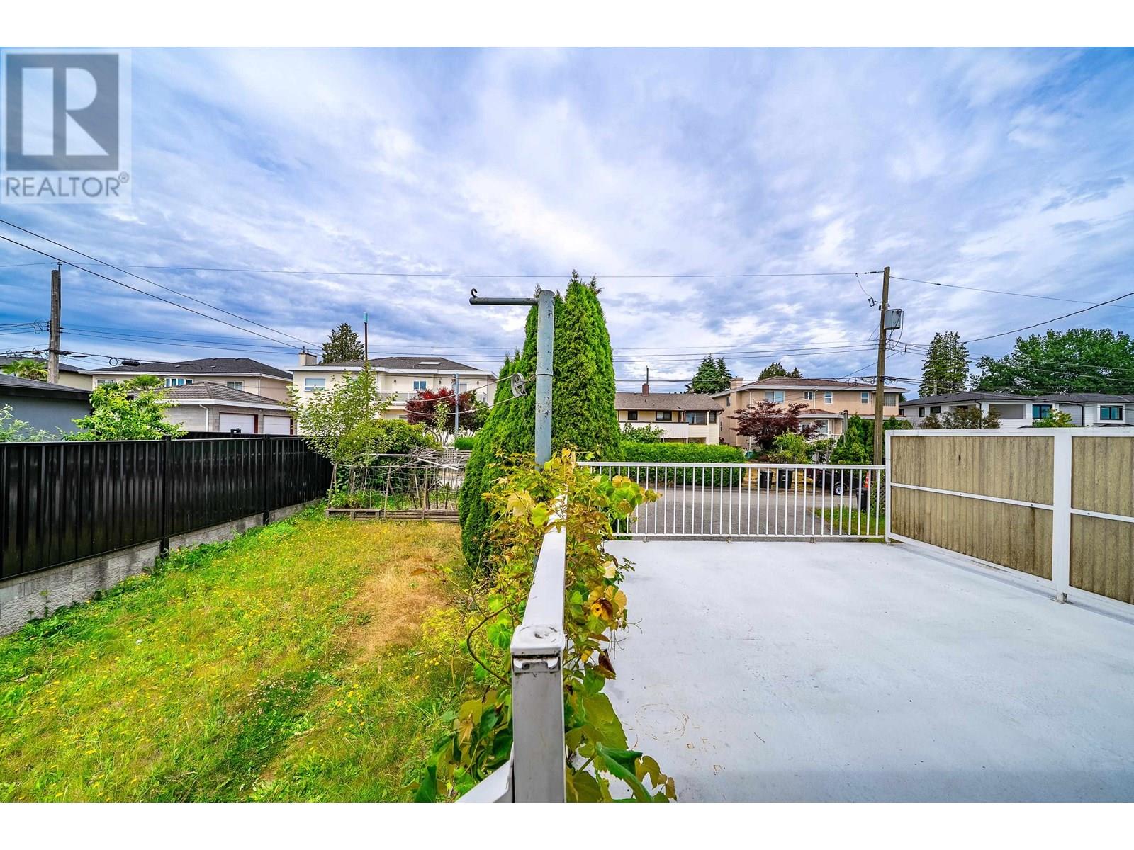 6651 LOCHDALE STREET, Burnaby
