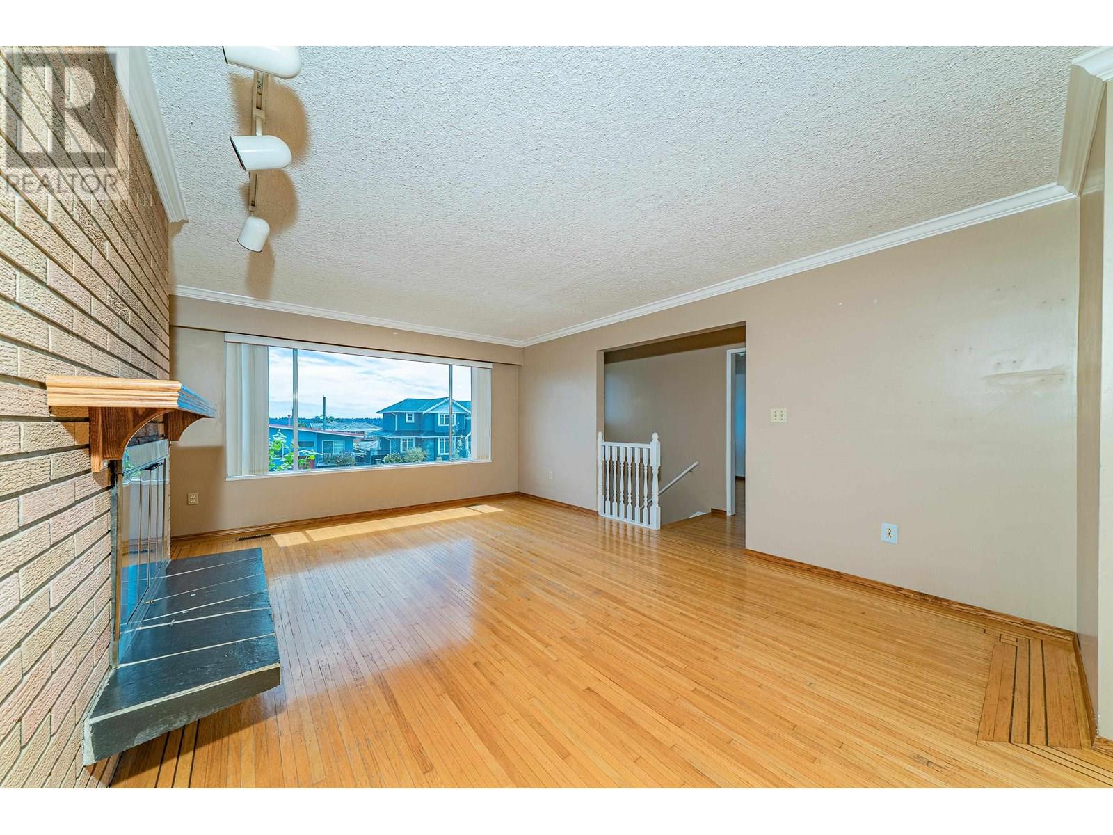 6651 LOCHDALE STREET, Burnaby