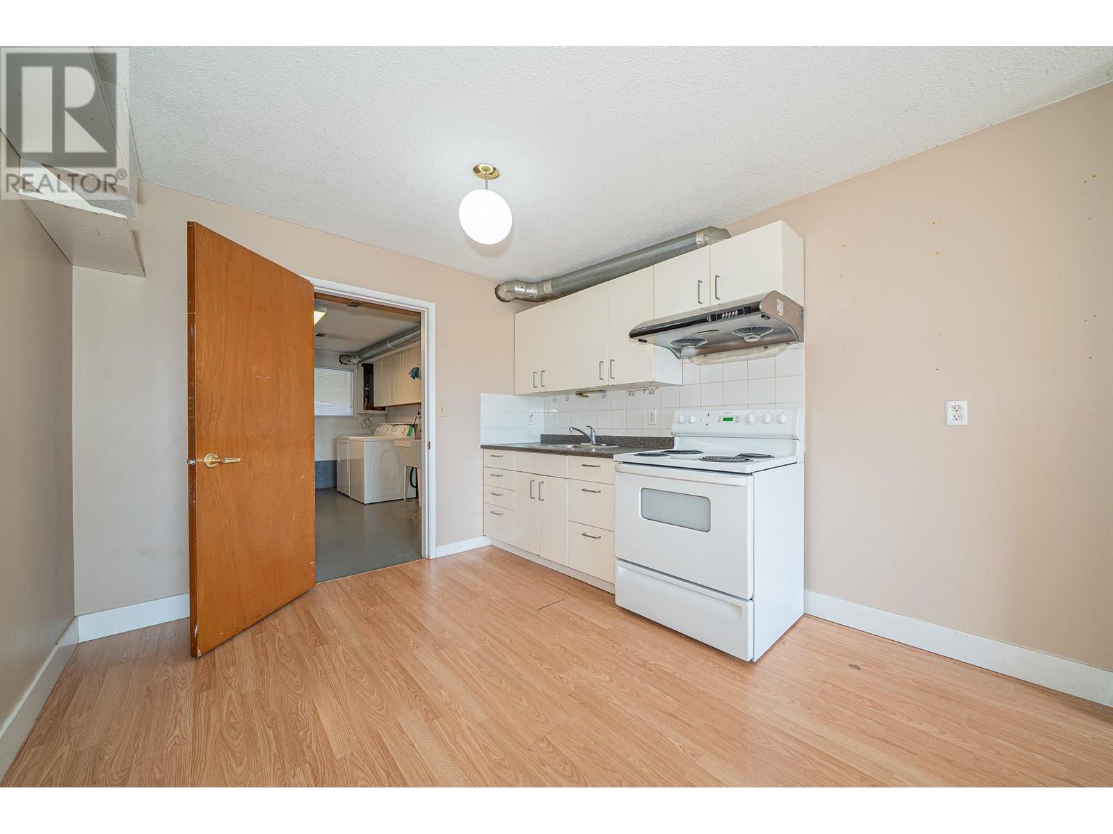 6651 LOCHDALE STREET, Burnaby