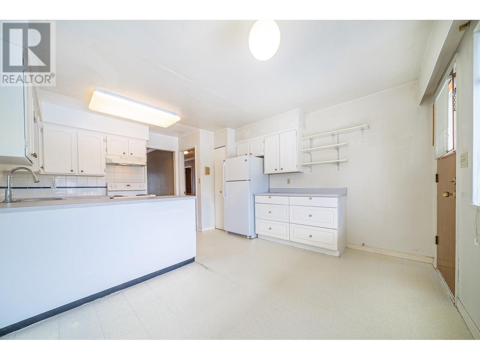 6651 LOCHDALE STREET, Burnaby