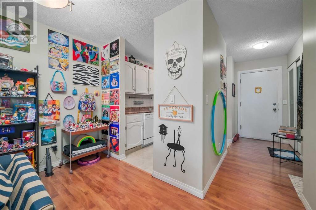 Single Family House for Sale in    Avenue SW Kingsland Calgary 