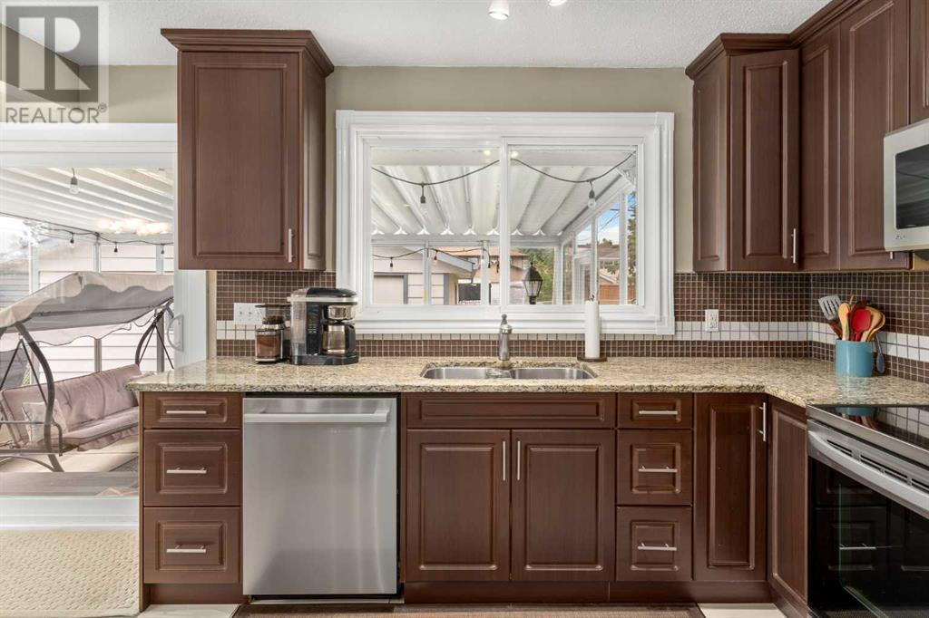 Single Family House 3 Level for Sale in  Huntbourne Hill NE Huntington Hills Calgary 