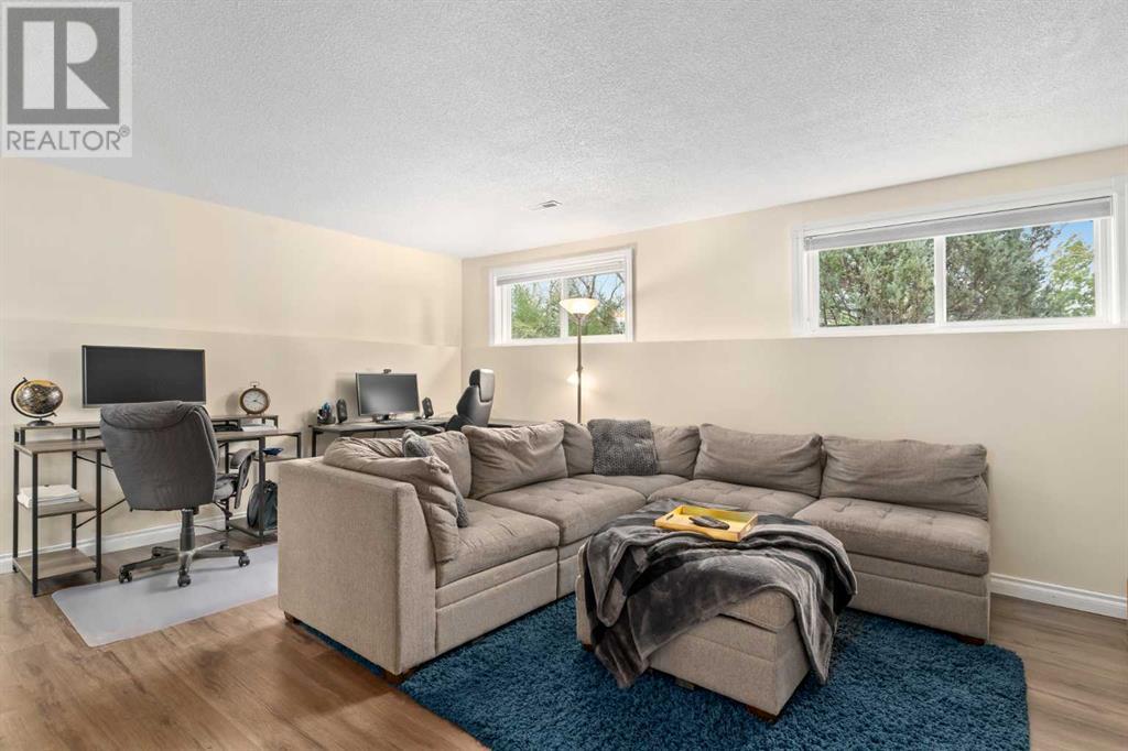 Single Family House 3 Level for Sale in  Huntbourne Hill NE Huntington Hills Calgary 