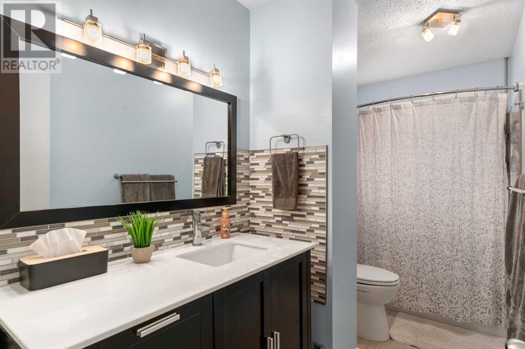 Single Family House 3 Level for Sale in  Huntbourne Hill NE Huntington Hills Calgary 