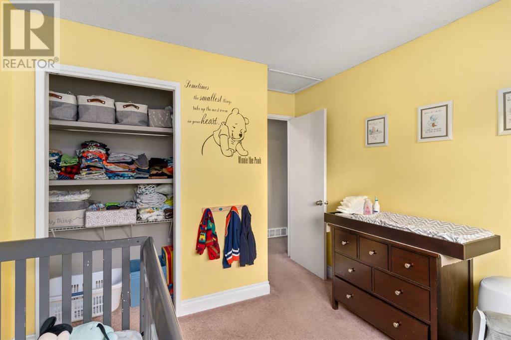 Single Family House 3 Level for Sale in  Huntbourne Hill NE Huntington Hills Calgary 