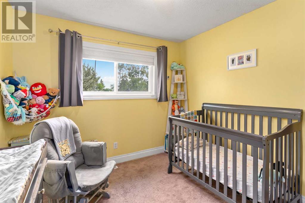 Single Family House 3 Level for Sale in  Huntbourne Hill NE Huntington Hills Calgary 