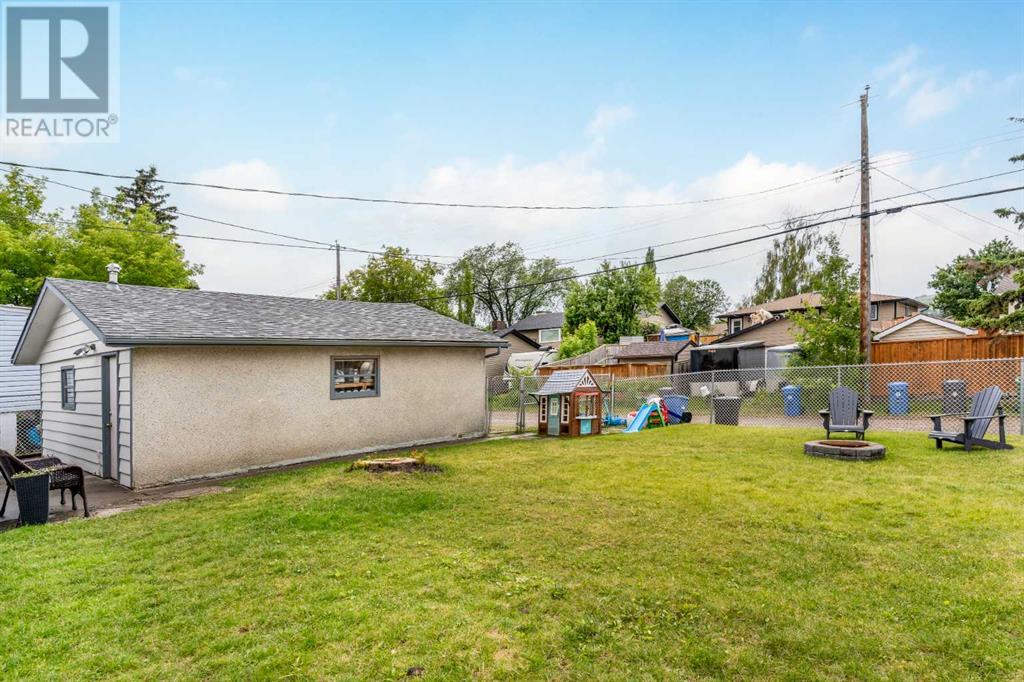 Single Family House 3 Level for Sale in  Huntbourne Hill NE Huntington Hills Calgary 