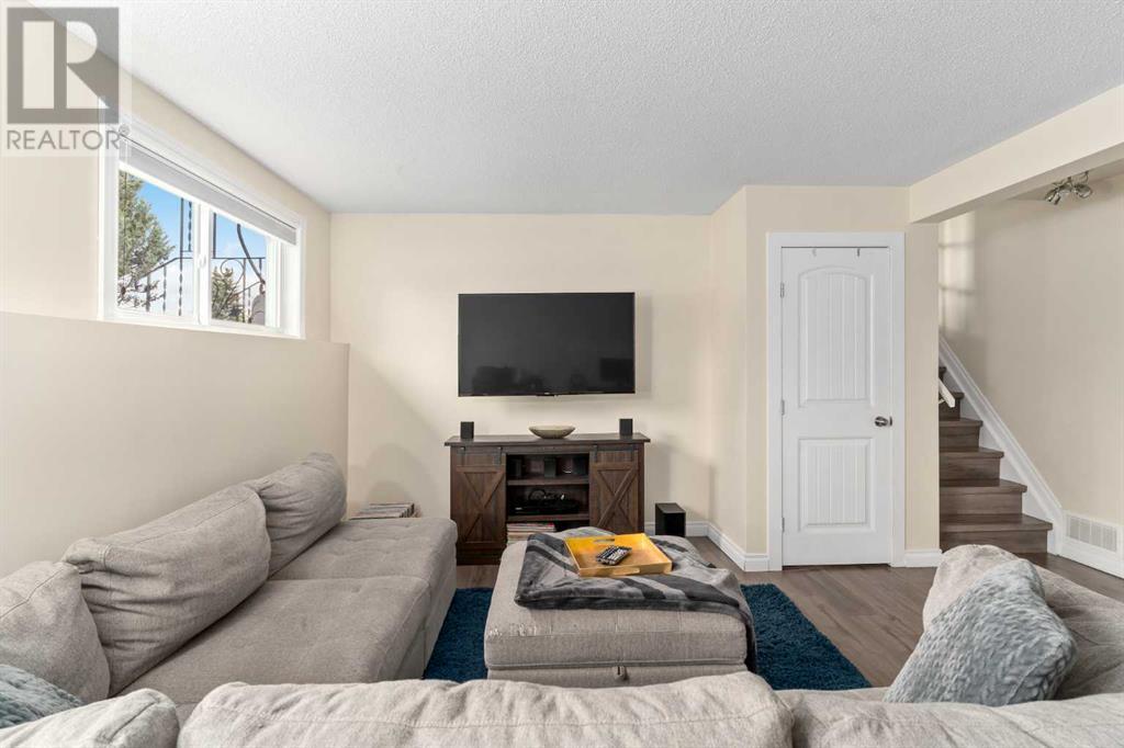 319 Huntbourne Hill NE, Calgary, Alberta