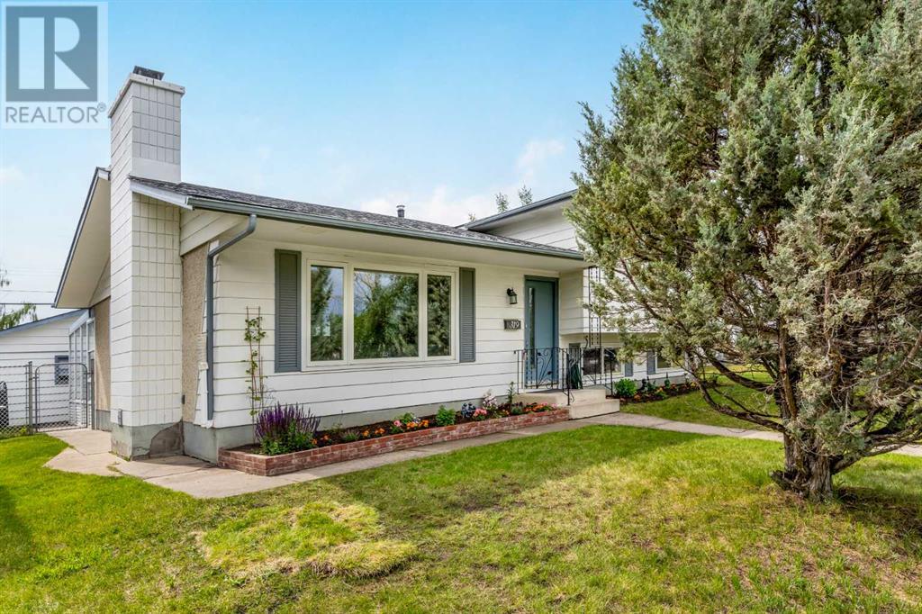Single Family House 3 Level for Sale in  Huntbourne Hill NE Huntington Hills Calgary 