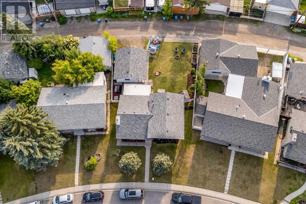 Single Family House 3 Level for Sale in  Huntbourne Hill NE Huntington Hills Calgary 