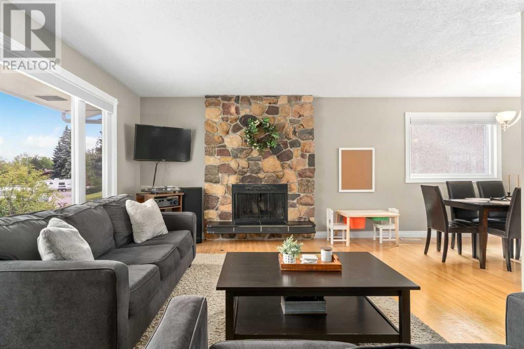 Single Family House 3 Level for Sale in  Huntbourne Hill NE Huntington Hills Calgary 