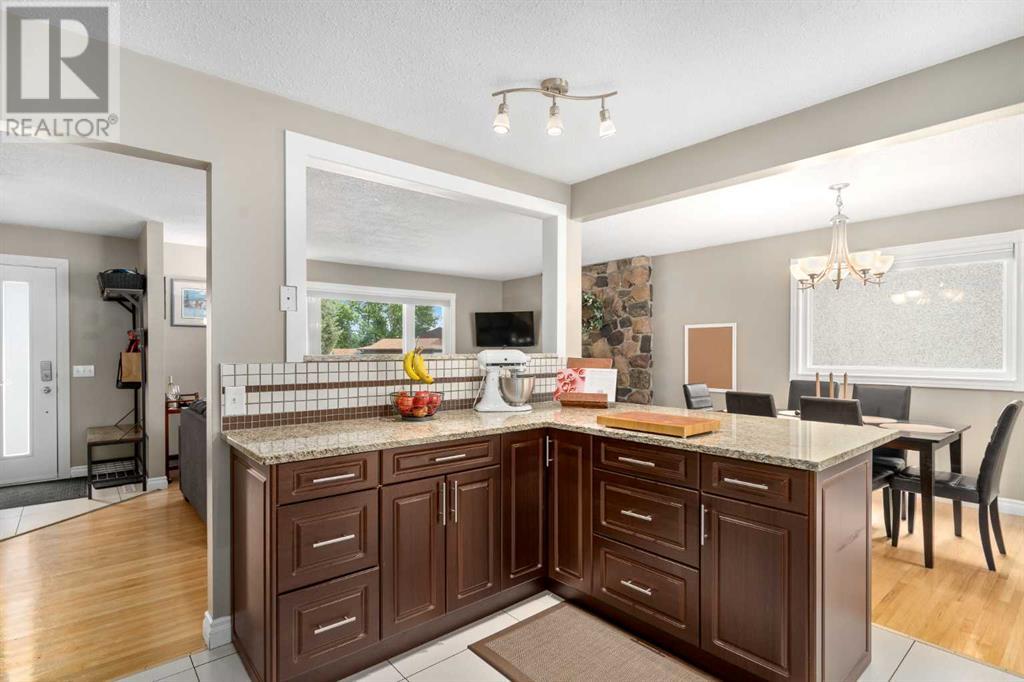 Single Family House 3 Level for Sale in  Huntbourne Hill NE Huntington Hills Calgary 