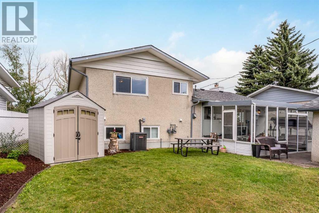 Single Family House 3 Level for Sale in  Huntbourne Hill NE Huntington Hills Calgary 