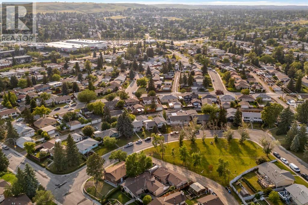 Single Family House 3 Level for Sale in  Huntbourne Hill NE Huntington Hills Calgary 