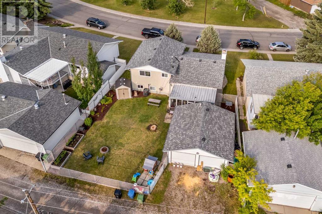 Single Family House 3 Level for Sale in  Huntbourne Hill NE Huntington Hills Calgary 