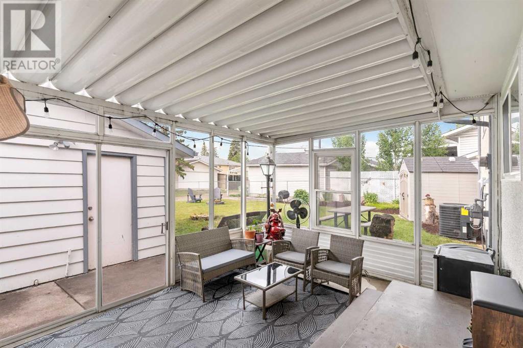 Single Family House 3 Level for Sale in  Huntbourne Hill NE Huntington Hills Calgary 