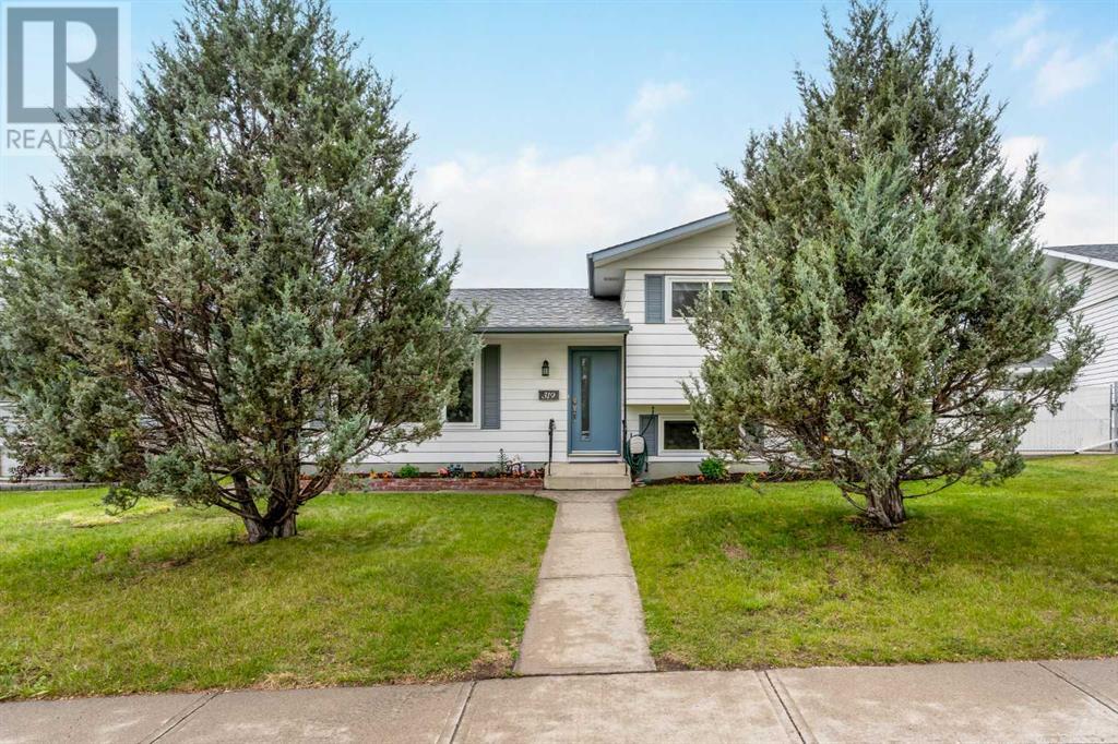 Single Family House 3 Level for Sale in  Huntbourne Hill NE Huntington Hills Calgary 