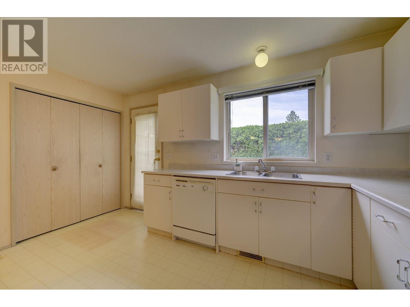 2084 Robson Place Unit# 4, Kamloops
