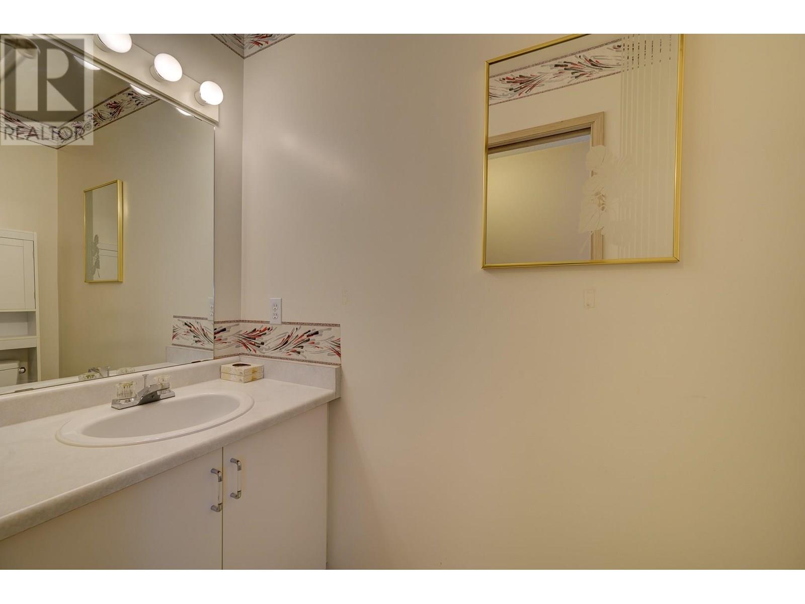 2084 Robson Place Unit# 4, Kamloops
