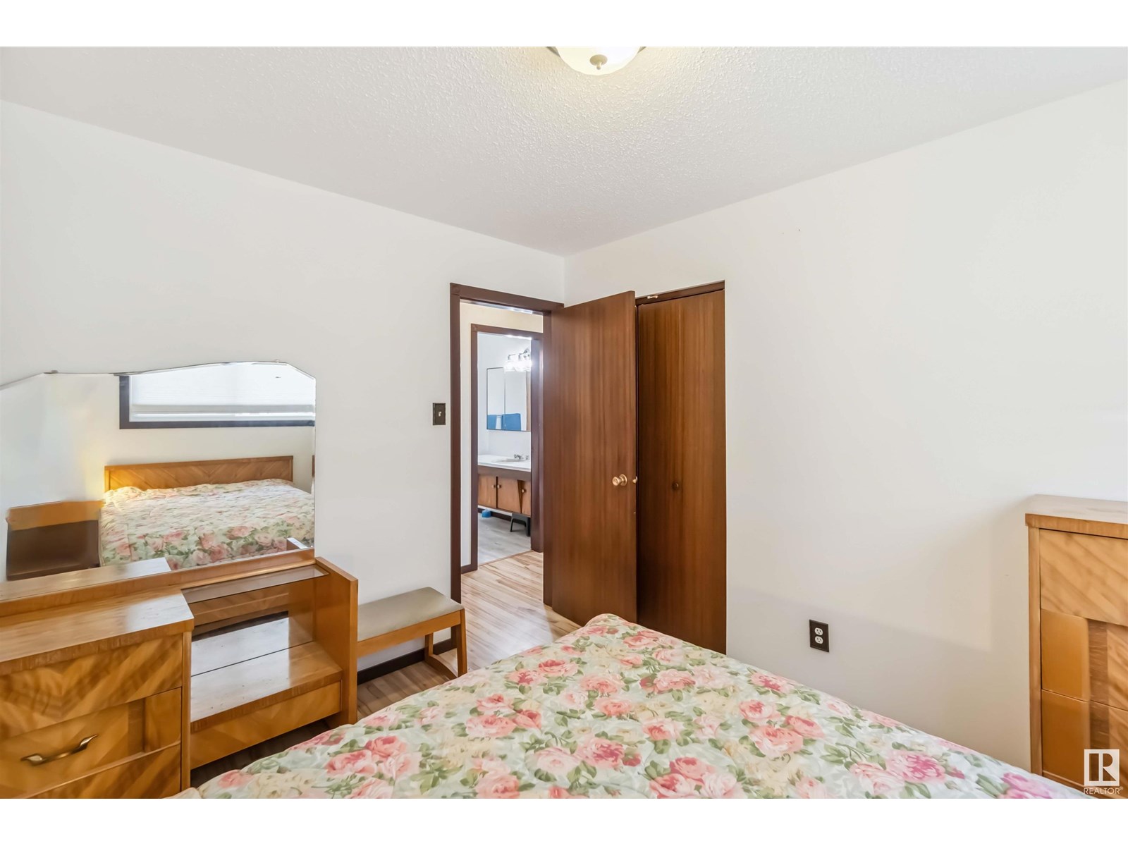 Photo 4 of 4923 53 Av, Redwater AB
