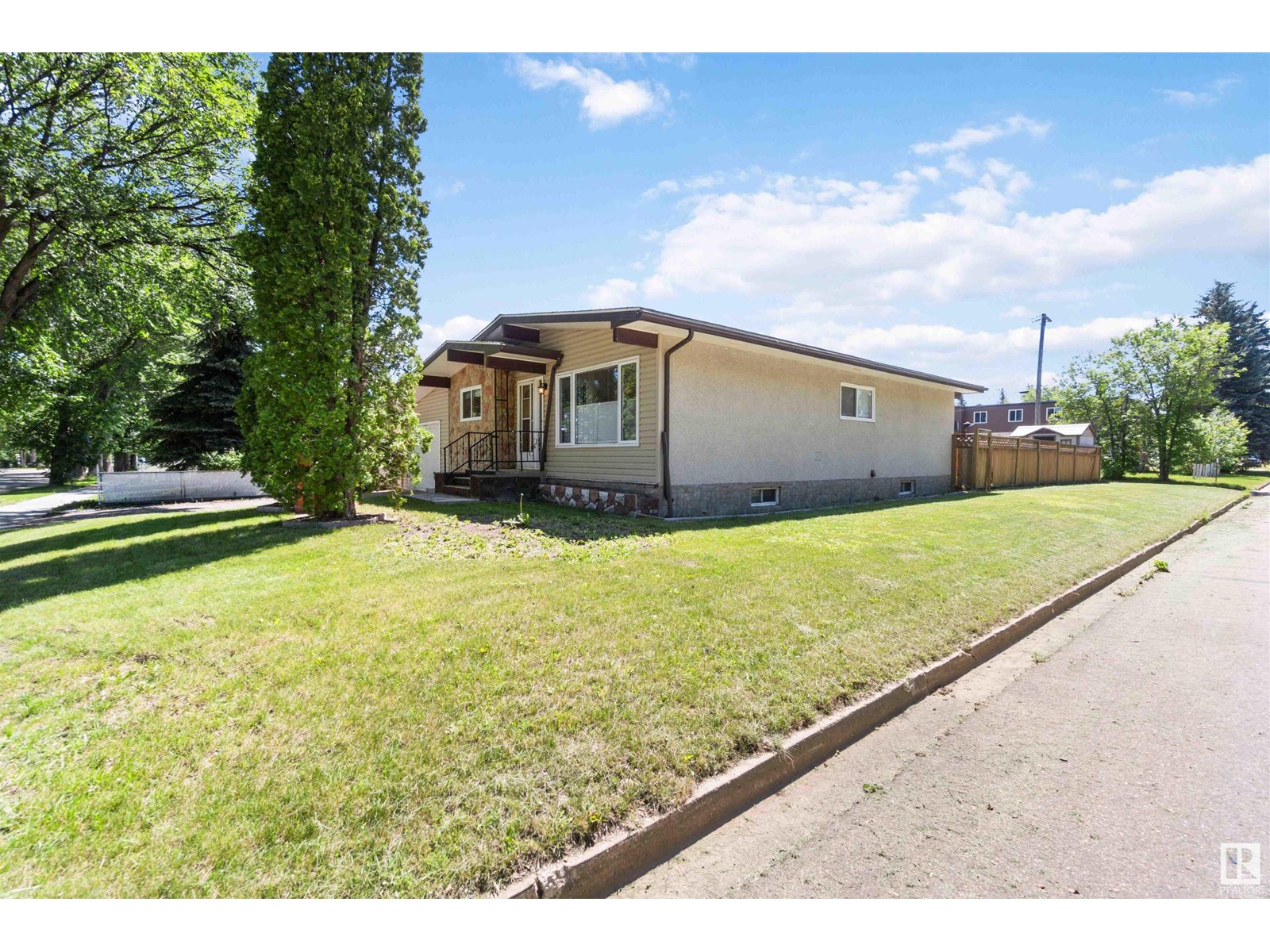 Photo 15 of 4923 53 Av, Redwater AB