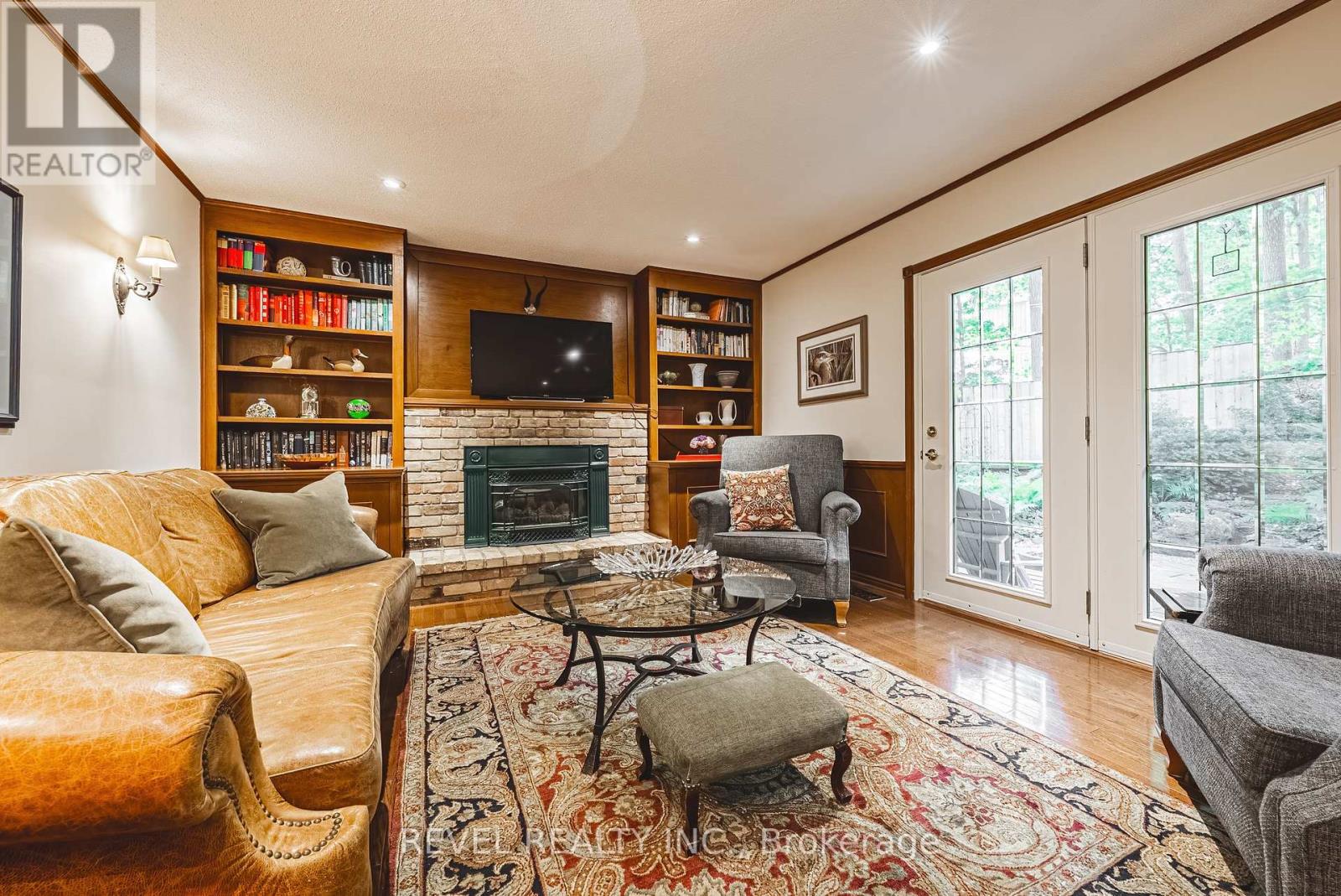 Photo 5 of 116 Campbell Avenue E, Milton ON