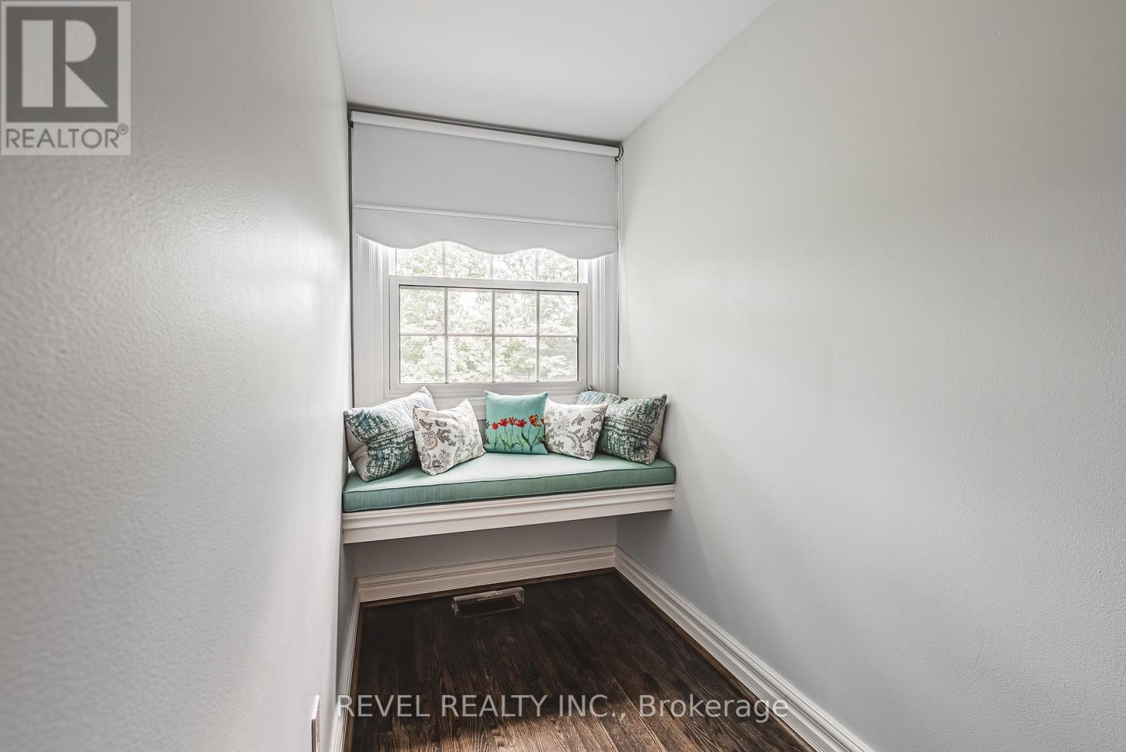 Photo 15 of 116 Campbell Avenue E, Milton ON