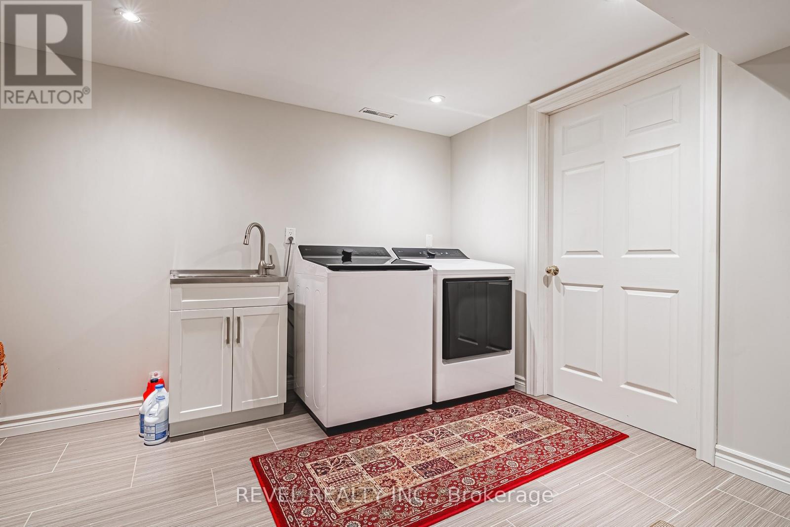 Photo 24 of 116 Campbell Avenue E, Milton ON