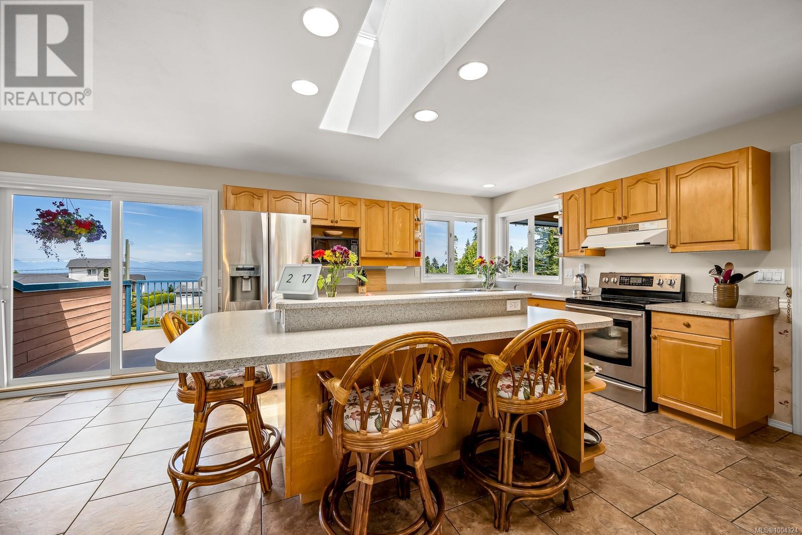 6349 Eagles Dr, Courtenay
