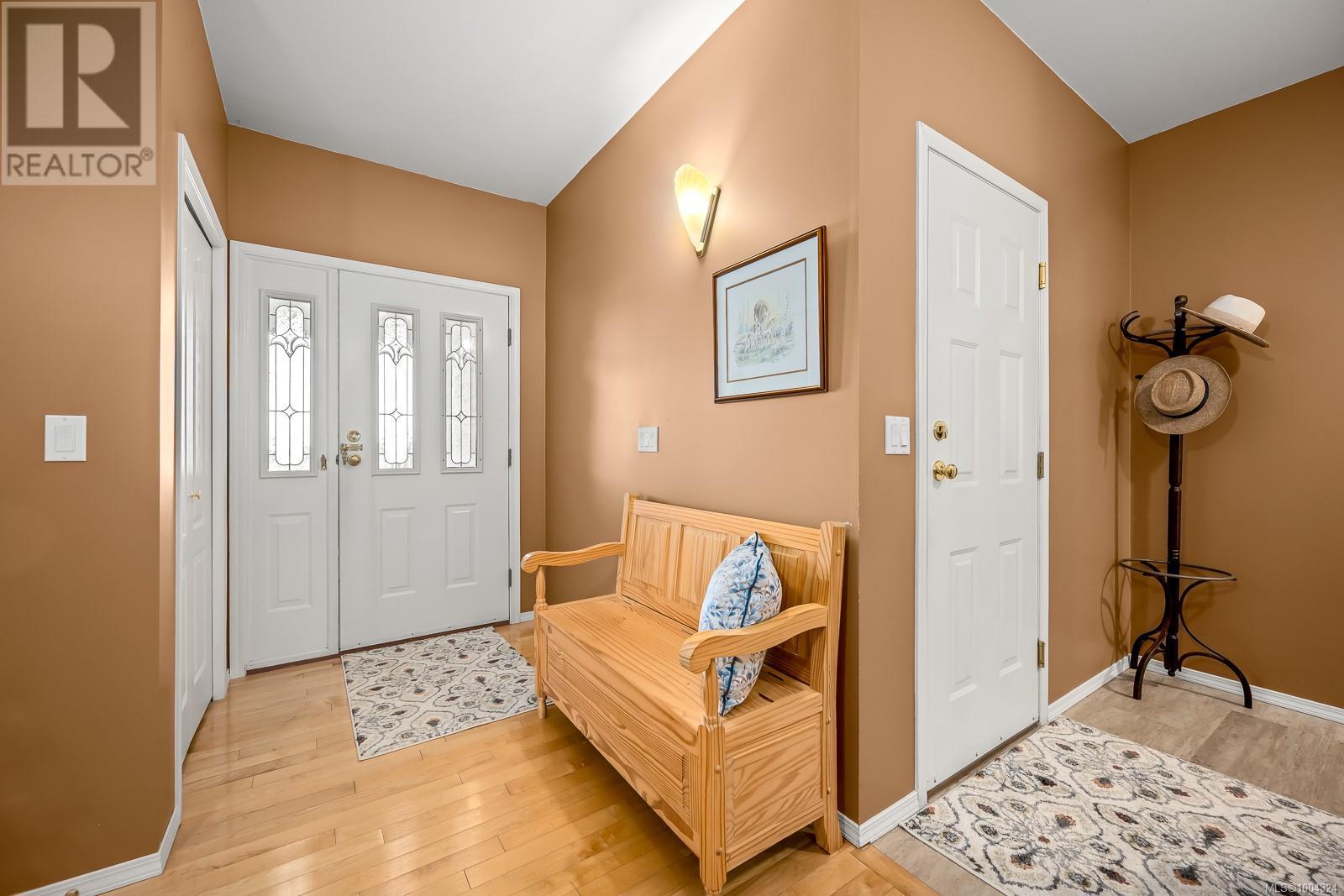 6349 Eagles Dr, Courtenay