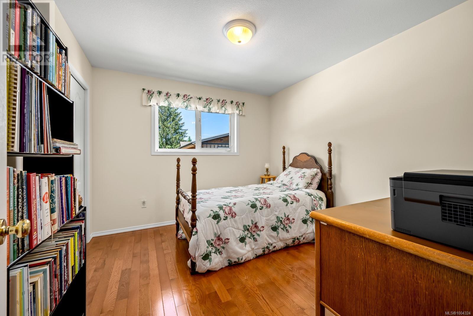 6349 Eagles Dr, Courtenay