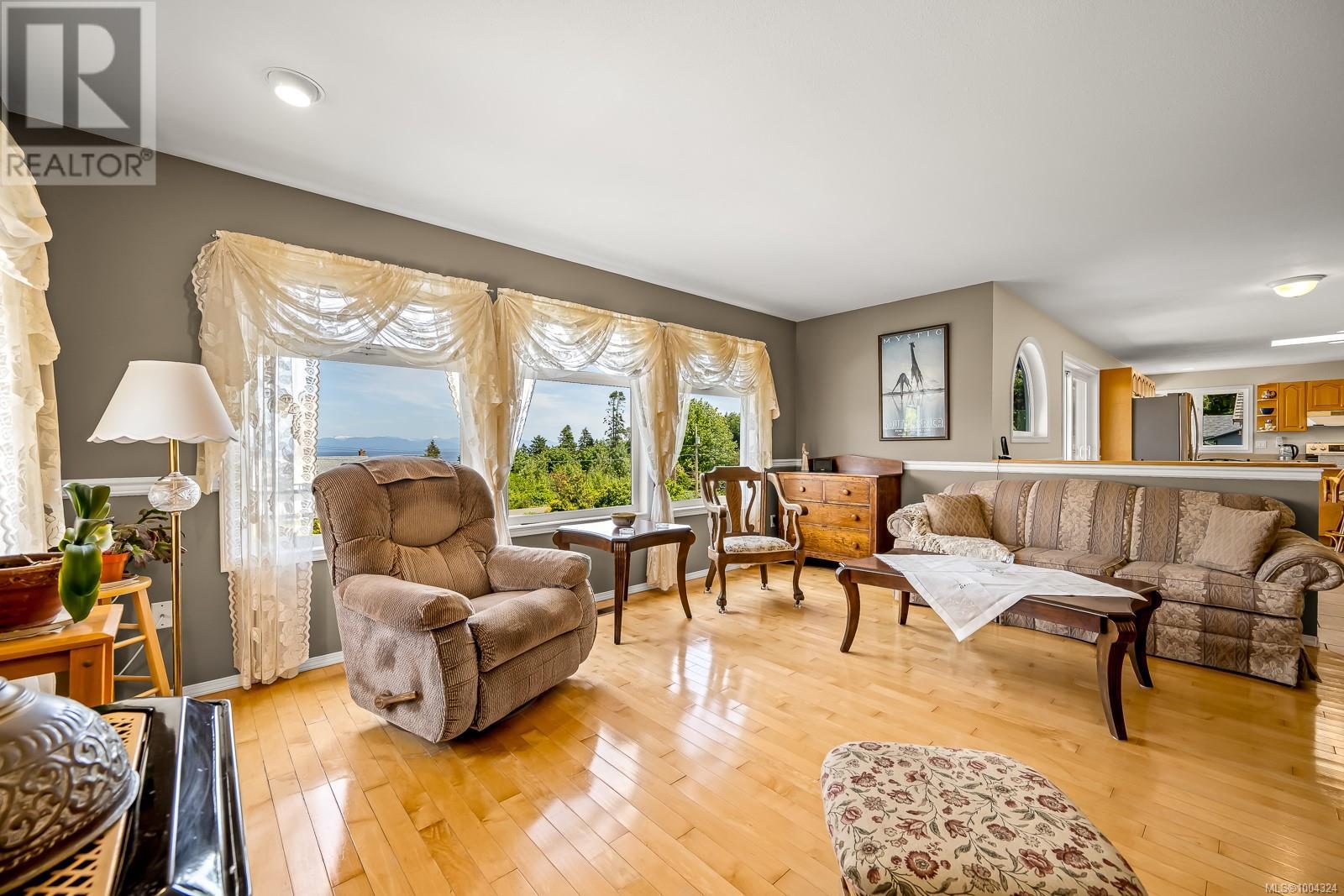 6349 Eagles Dr, Courtenay