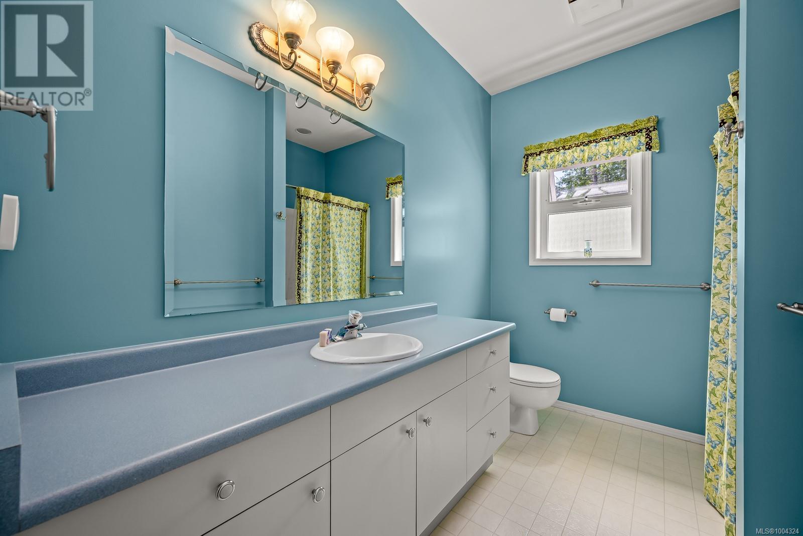 6349 Eagles Dr, Courtenay