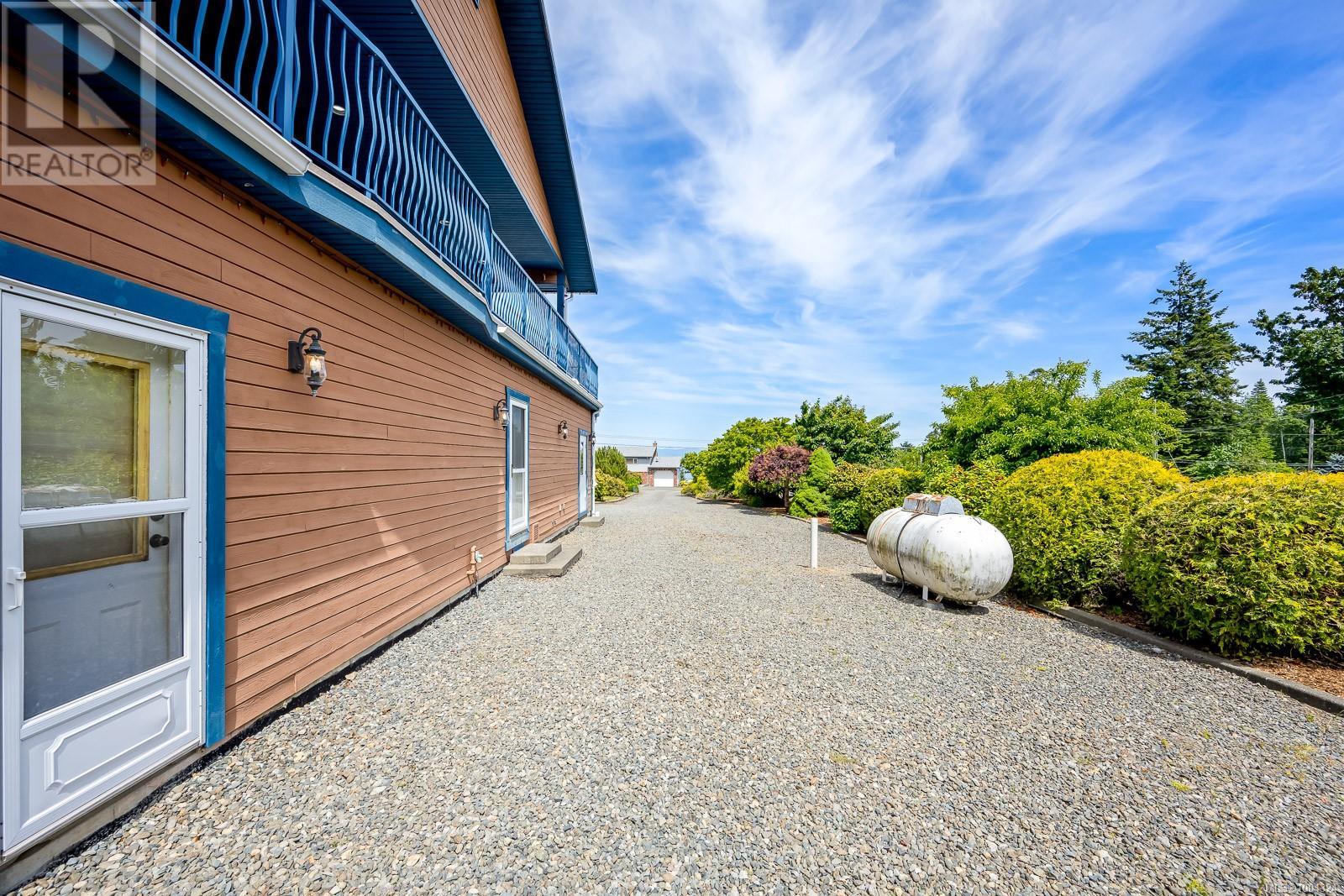 6349 Eagles Dr, Courtenay