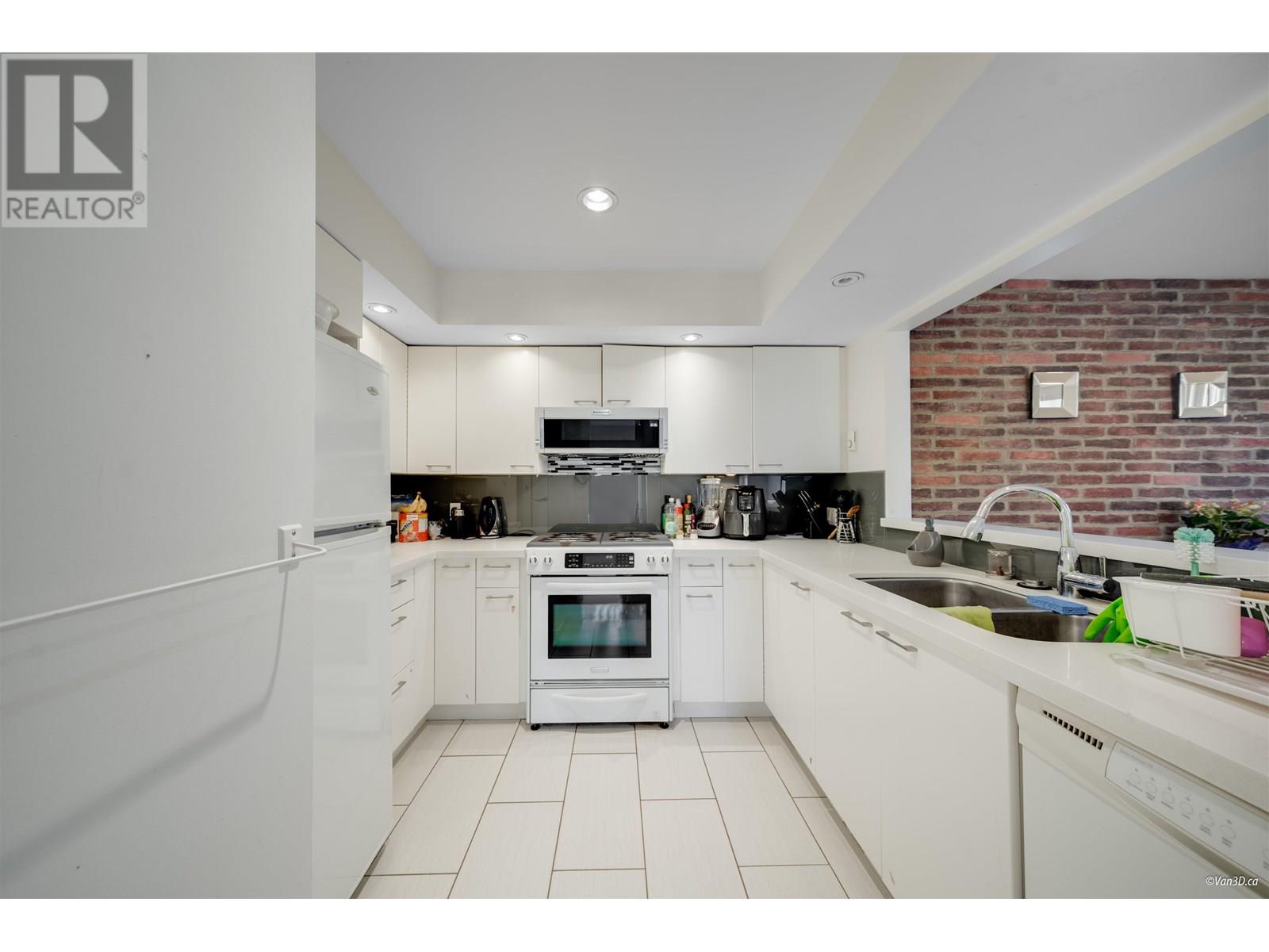 Photo 14 of 2530 Cornwall Avenue, Vancouver BC