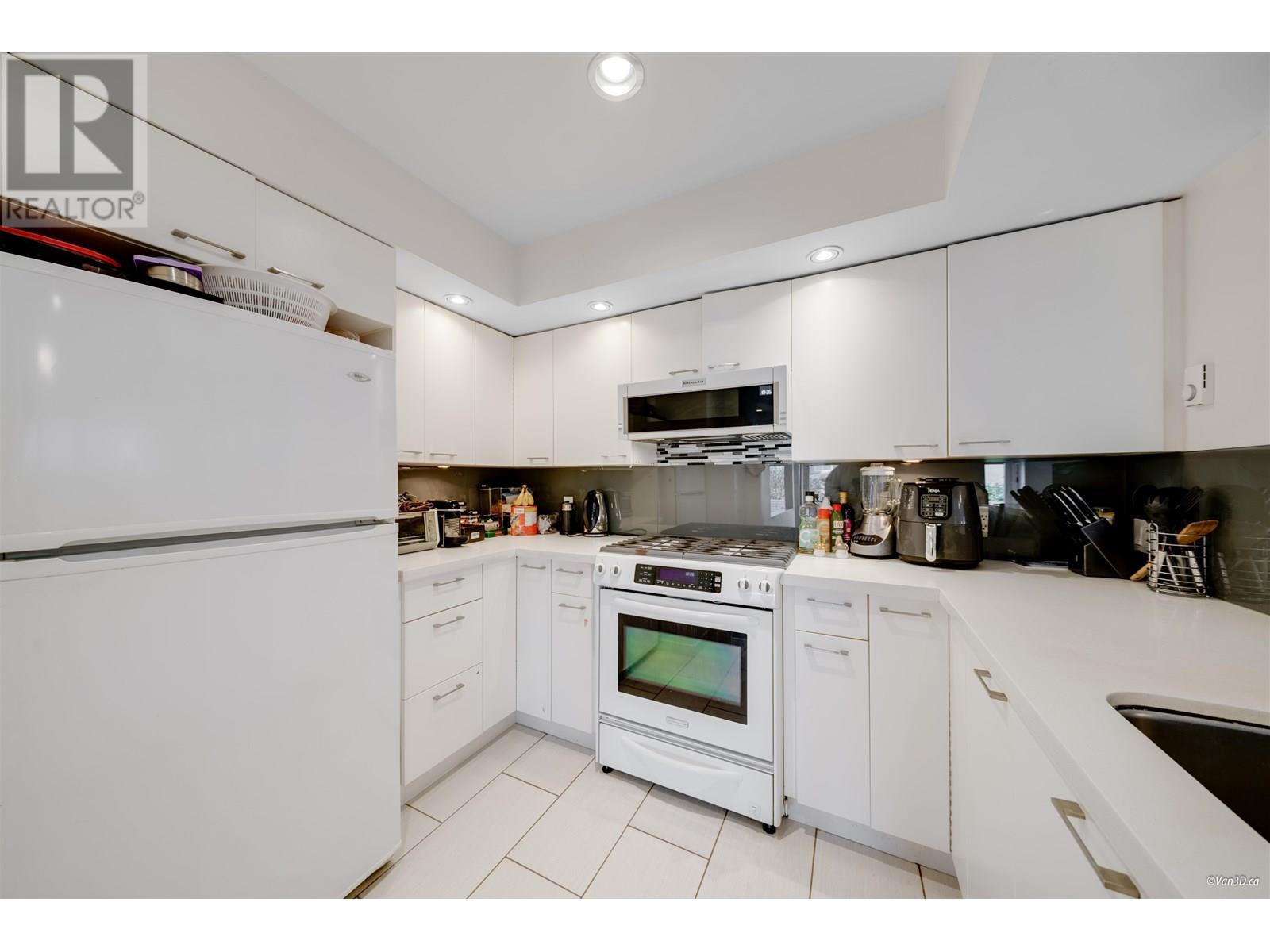 Photo 16 of 2530 Cornwall Avenue, Vancouver BC