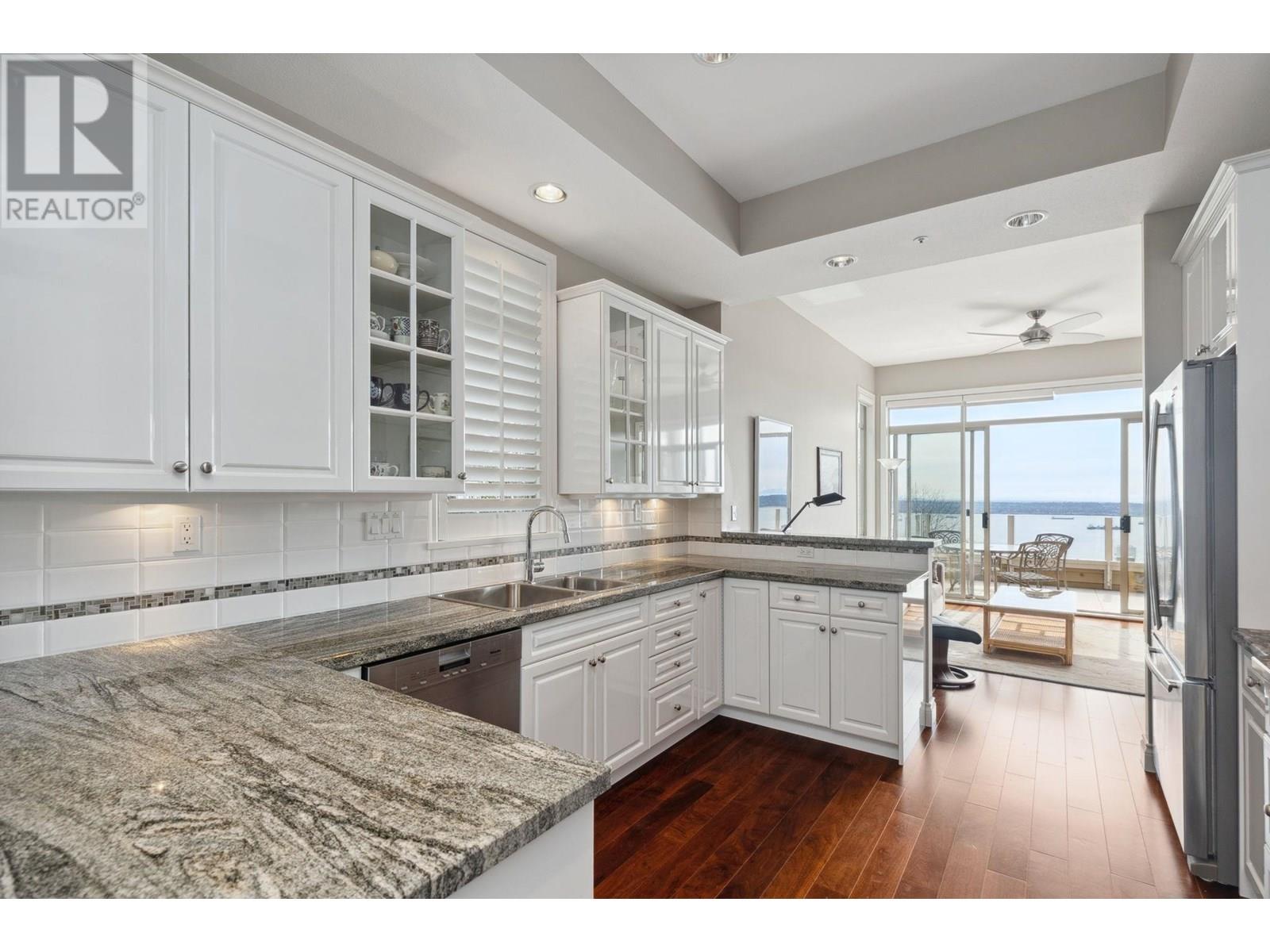 Photo 36 of 2416 Carr Lane, West Vancouver BC
