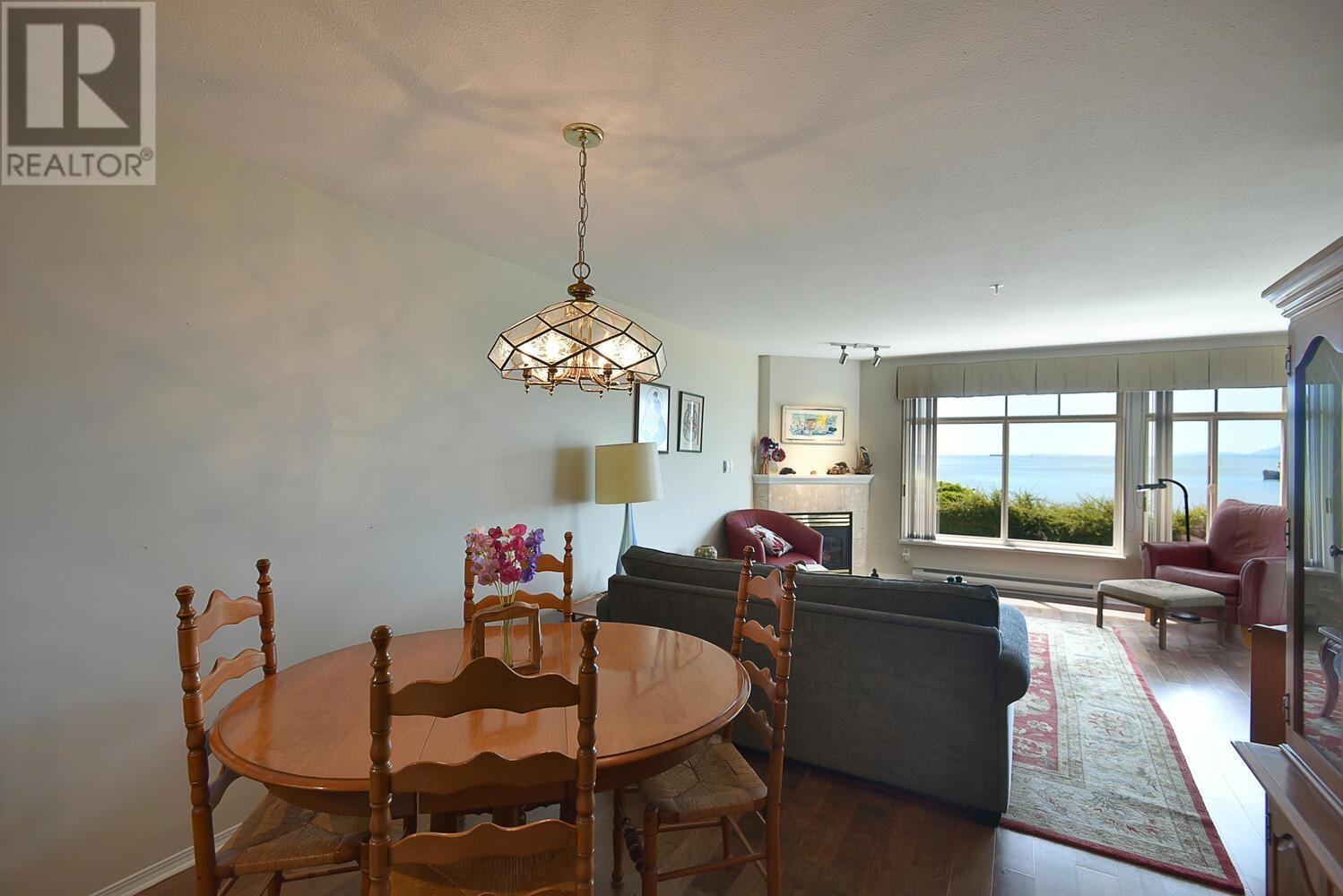 104 5470 INLET AVENUE, Sechelt