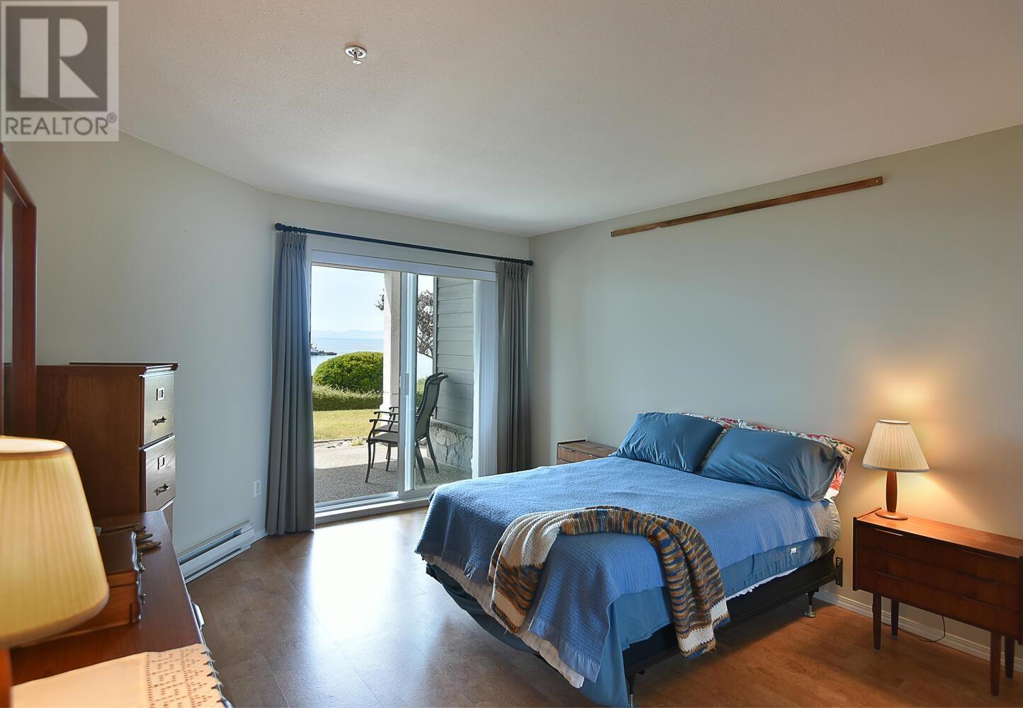 104 5470 INLET AVENUE, Sechelt
