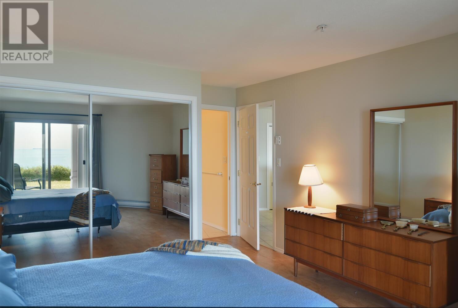 104 5470 INLET AVENUE, Sechelt